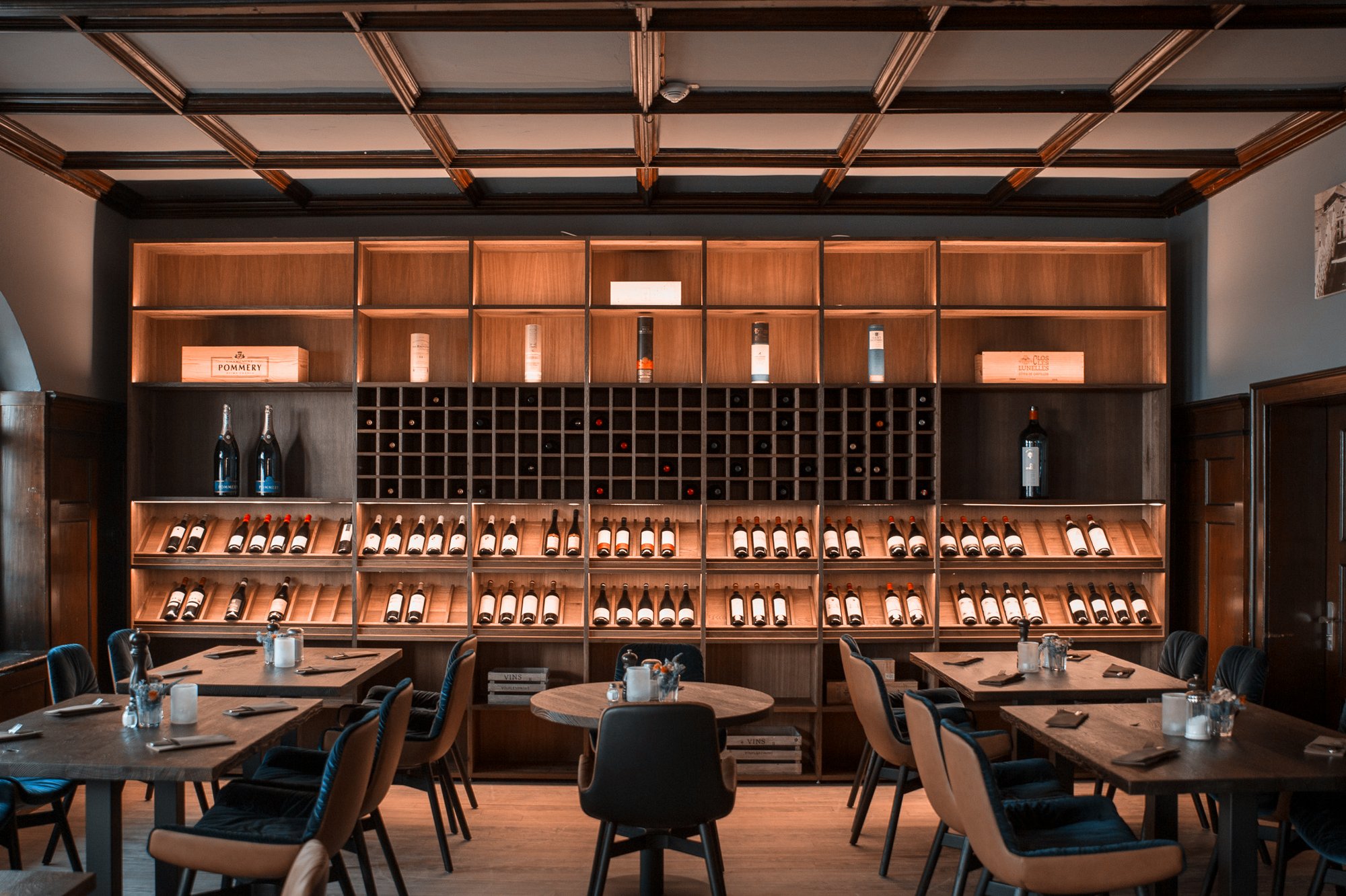 wailtl_restaurant_weinregal_21_gr